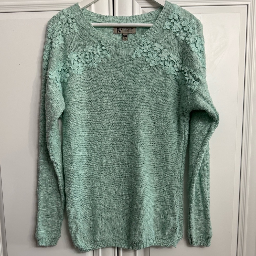 Nevada Size X-Small Tunic Length Mint Green Crew Neck Embroidered Sweater